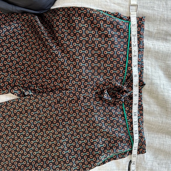 Alice & Trixie silk charmeuse piped drawstring lounge pants in horsebit print. - Picture 9 of 9